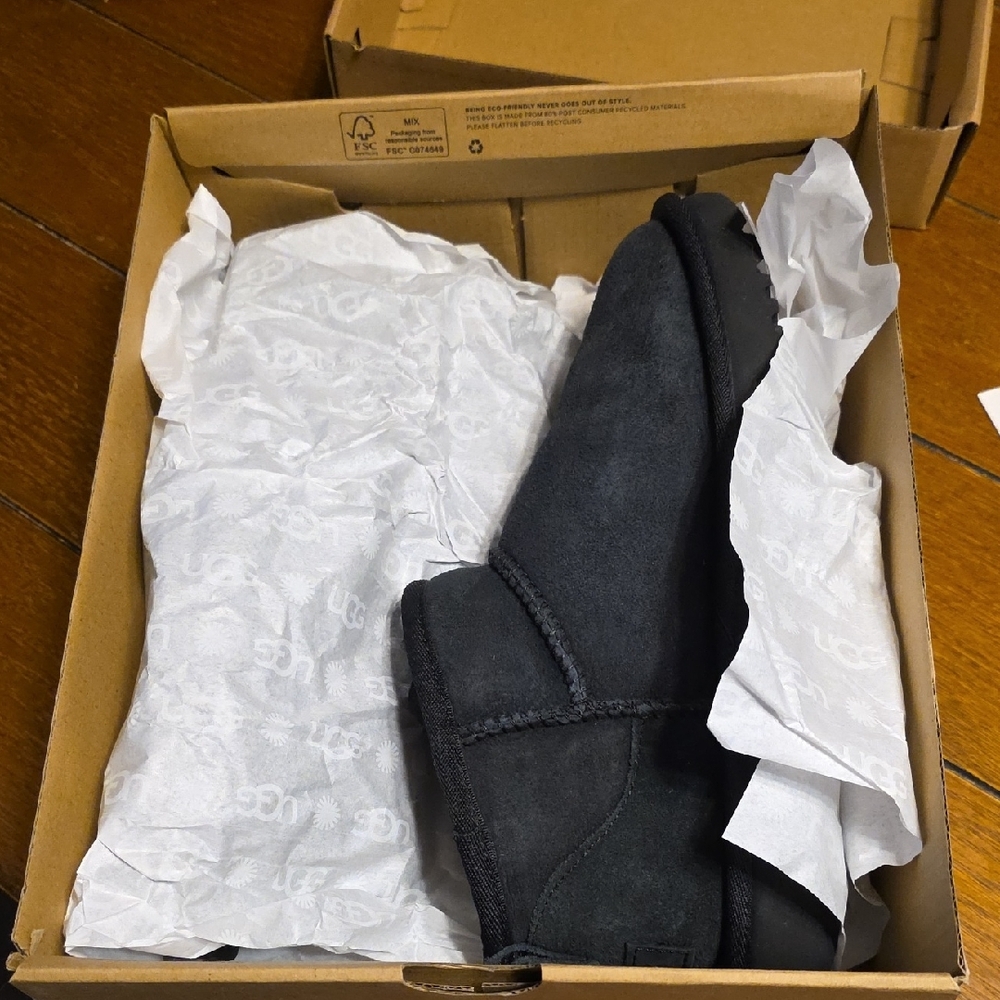 UGG Classic Ultra Mini Black Boot - Picture 9 of 10